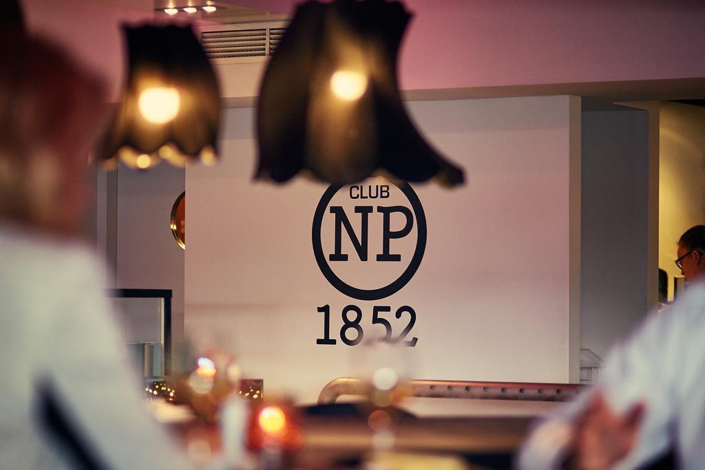 Hampshire Hotel - Newport Huizen Dış mekan fotoğraf